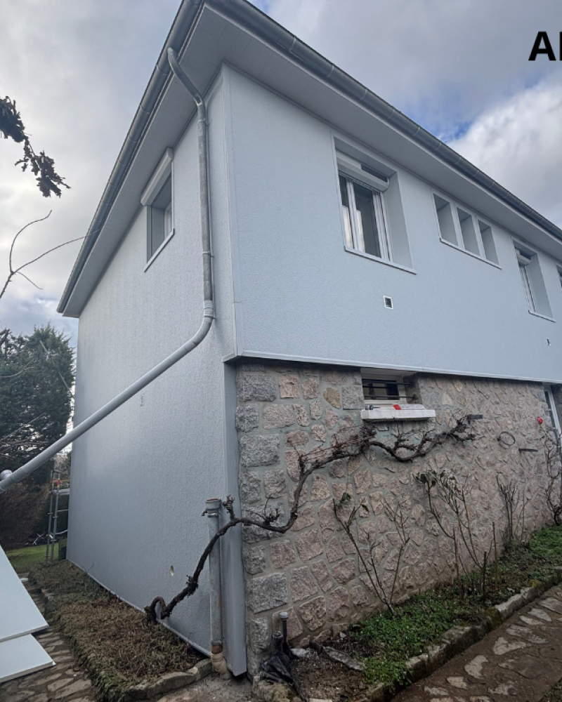 Chantier réalisé par Ecothermic, entreprise d'isolation par l'extérieur, située à Aurillac dans le Cantal.