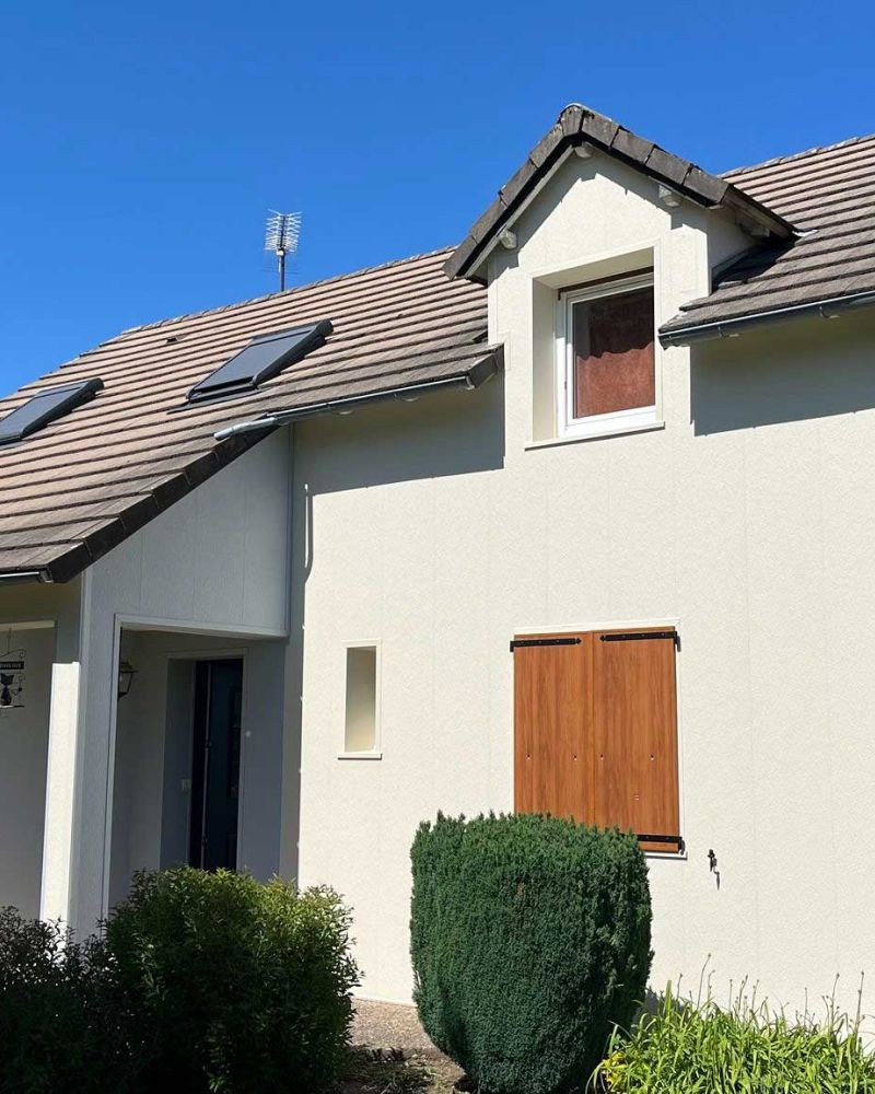 Chantier réalisé par Ecothermic, entreprise d'isolation par l'extérieur, située à Aurillac dans le Cantal.