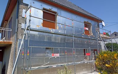 Ecothermic : Isolation par l’extérieur finition crépi tuffeau blond : un résultat à la fois esthétique et performant à Mauriac dans le Cantal