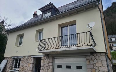 A Vic-sur-Cère, l'équipe d'Ecothermic a isolé et modernisé cette habitation en la protégeant contre le froid de l'hiver.