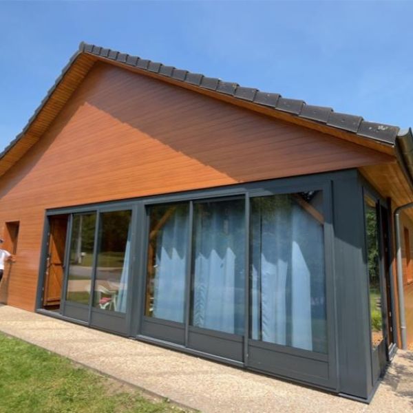 Habillage de façade à Egletons (19300) par l'entreprise Ecothermic, spécialisée dans l'isolation par l'extérieur.