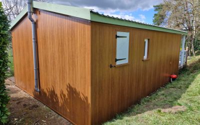L'équipe d'Ecothermic a réalisé le bardage d'un chalet à Ladinhac dans le Cantal. Une finition en clin, couleur chêne doré qui apporte une touche chaleureuse et élégante !