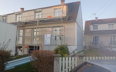 Isolation par l'extérieur Ecothermic, pose de panneaux uniso