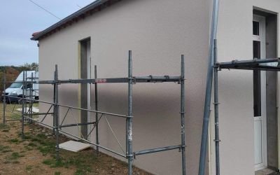 Une salle polyvalente flambant neuve à rageade dans le Cantal grace à la pose de panneau d'isolation Uniso par Ecothermic.