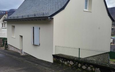 Protéger du froid, isoler, choisir une double peau imitation crépis : c'est le dernier chantier réalisé par Ecothermic Aurillac à Vic sur Cère